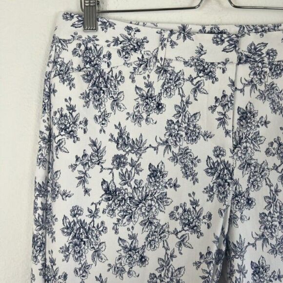 Mario Serrani Womens Pants Size 12 Blue White Floral Stretch Crop Ankle Slim Fit - Picture 2 of 12